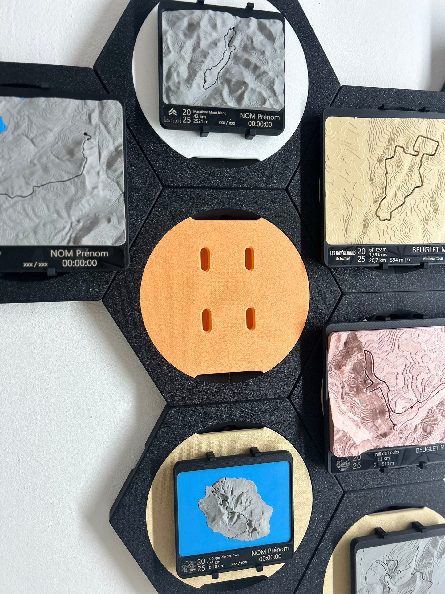 HEX - Support mural modulable pour médailles topographiques